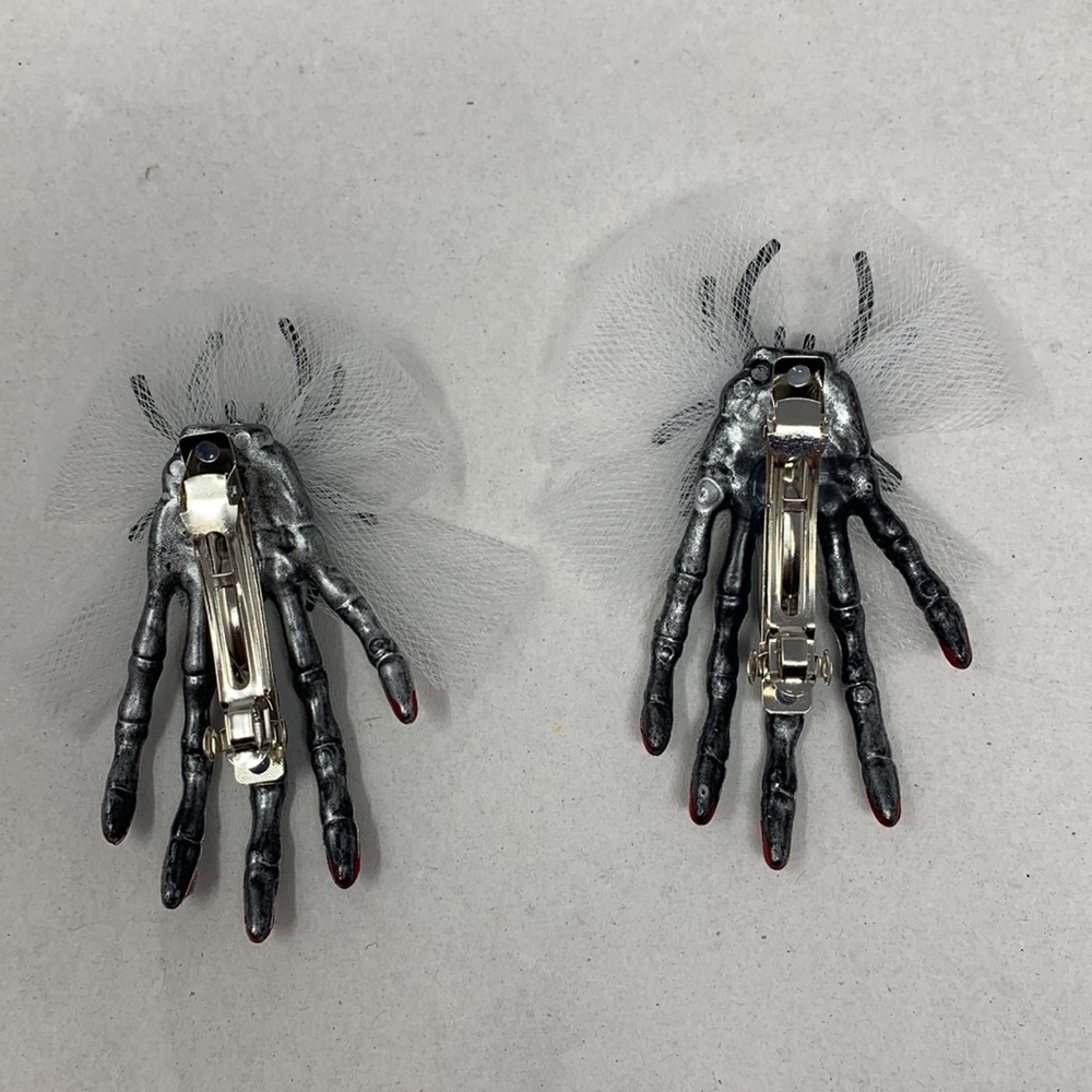 Pair Skeleton hands hair clips Halloween hair accessories - Picture 5 of 9